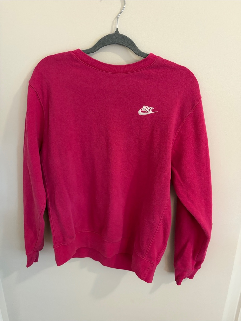 Nike womans Crewneck Sweatshirt - Vibrant Fuchsia